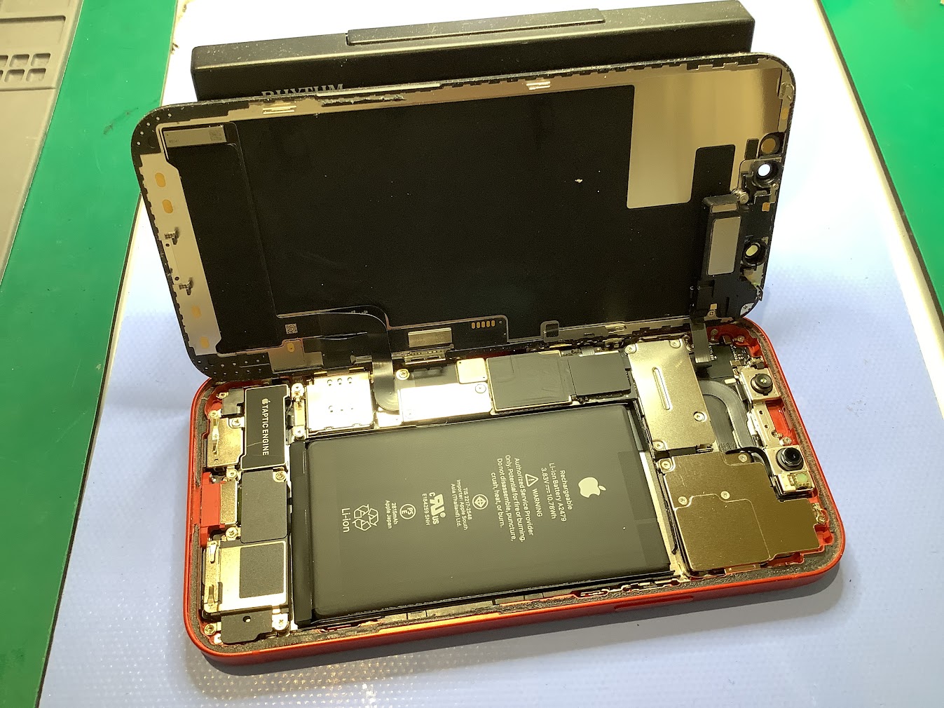 iPhoneSE3のバッテリー交換ならデータをそのまま・最短即日修理のスマホ修理工房グランデュオ蒲田店にご相談ください！